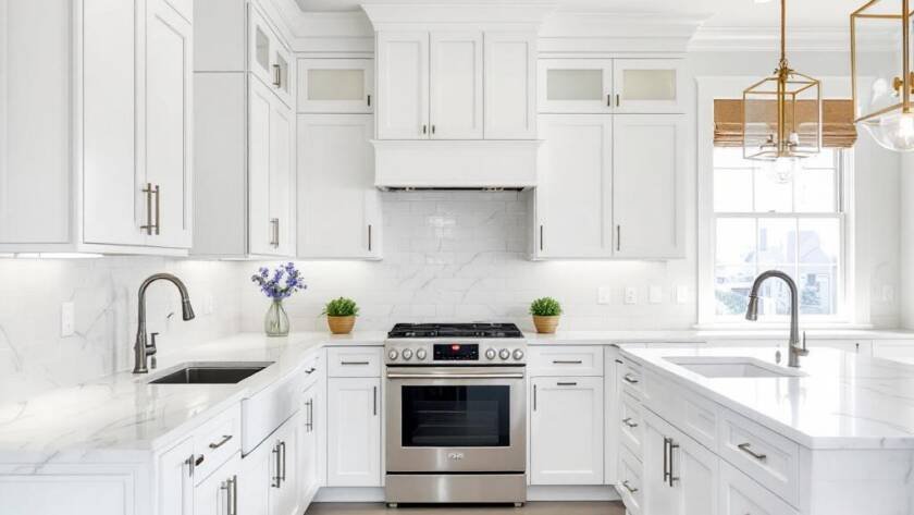Alternative text: A modern, contemporary kitchen renovation following the æ³¢å£«é¡ design aesthetic.